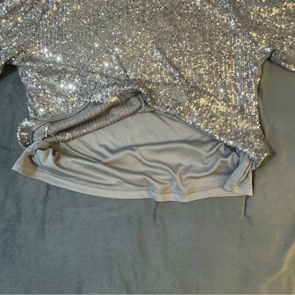 Ricki's Silver Sequin Long Sleeve Blouse

#1039 - Picture 5 of 7